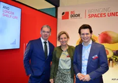 Jan en Nicole van Kessel en Jevon Ritmeester van BG Door International.
